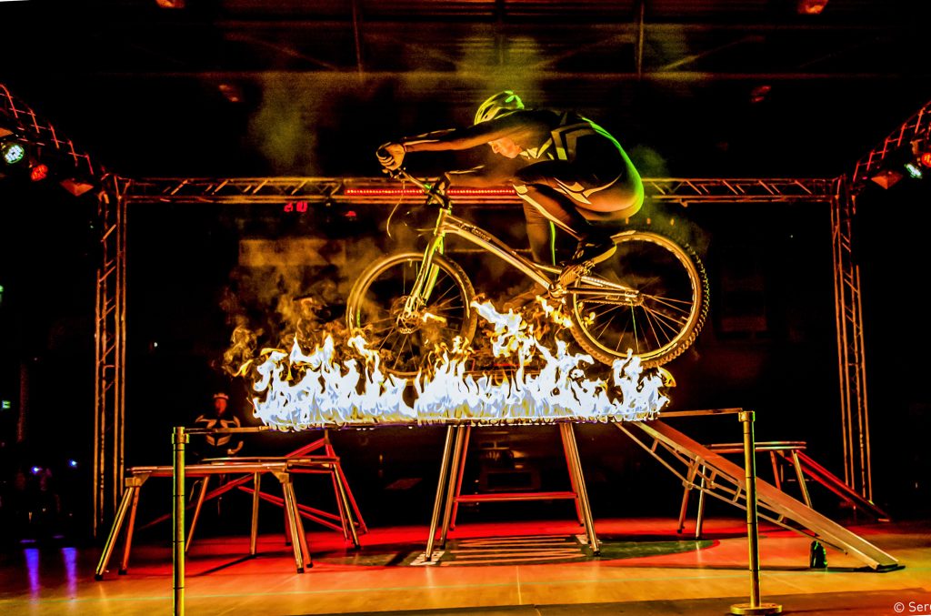 ACRO BIKE SPECTACLE SCENE 3 1024x677